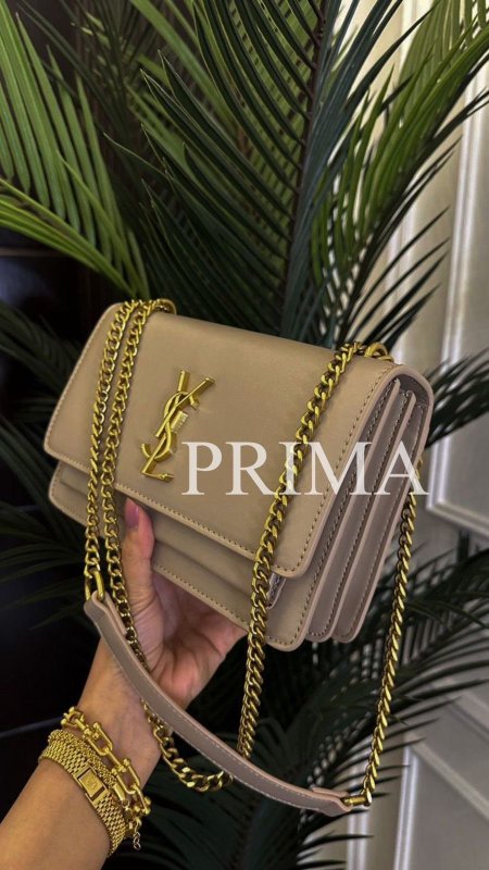 حقيبة إف سان لوران كوالتي عالي من الجلد الناعم  معها سلسلة ذهبية ممكن ارتدائها على الكتف او كروس بودي قاعدة 21 سم